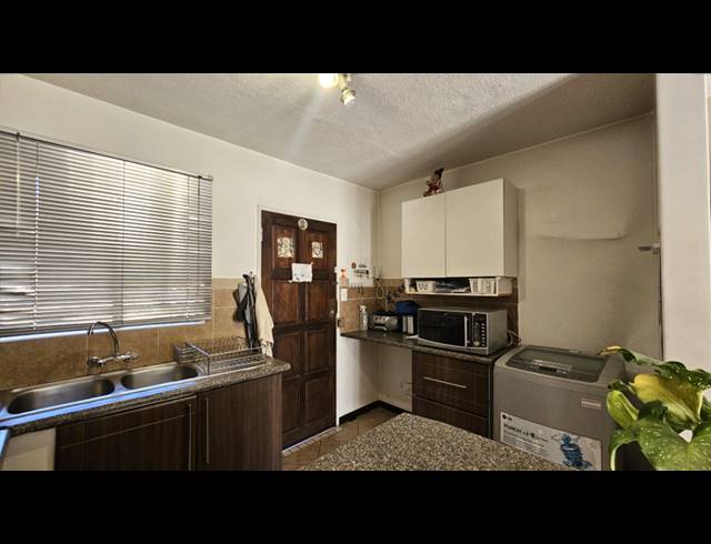 2 BEDROOM APARTMENT FOR SALE IN MOOIKLOOF RIDGE